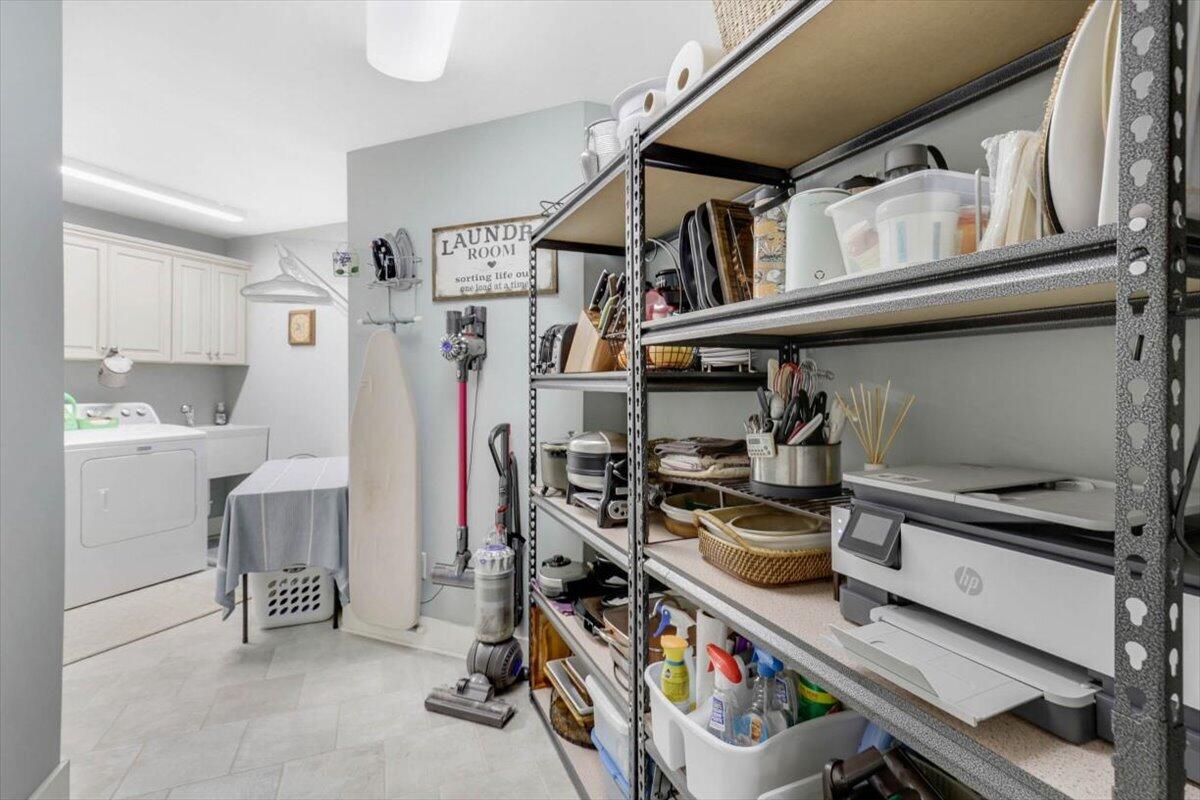 6201 Breezy Hollow Lane