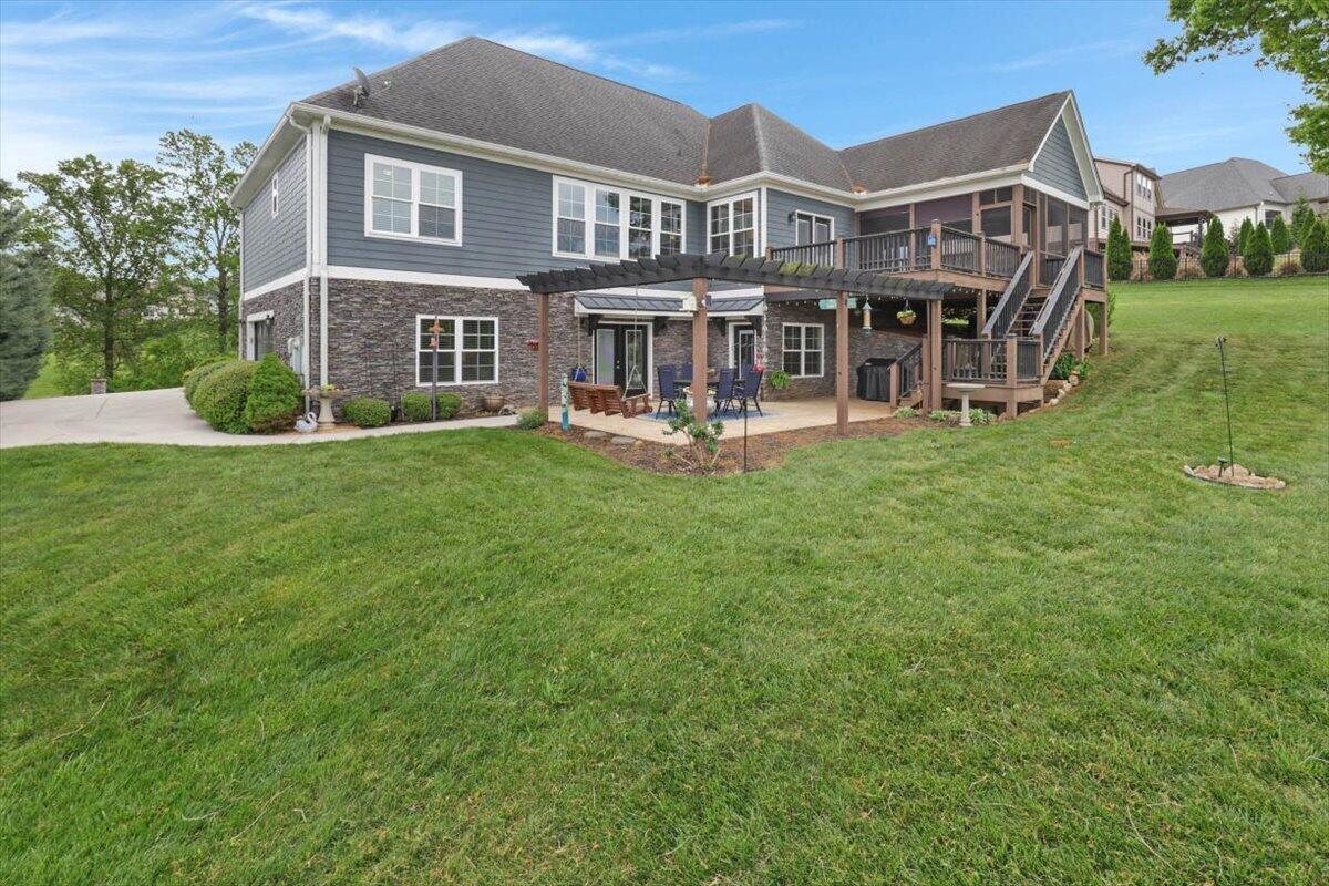 6201 Breezy Hollow Lane