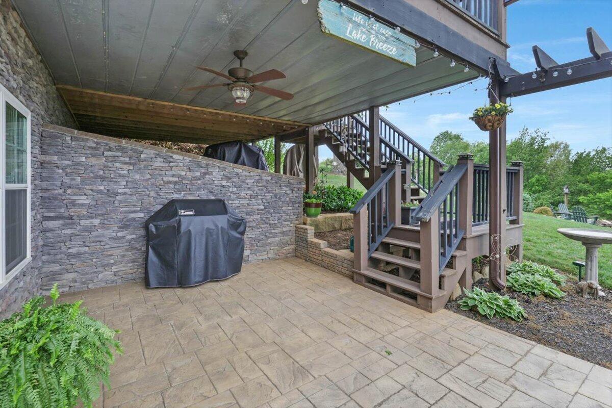 6201 Breezy Hollow Lane