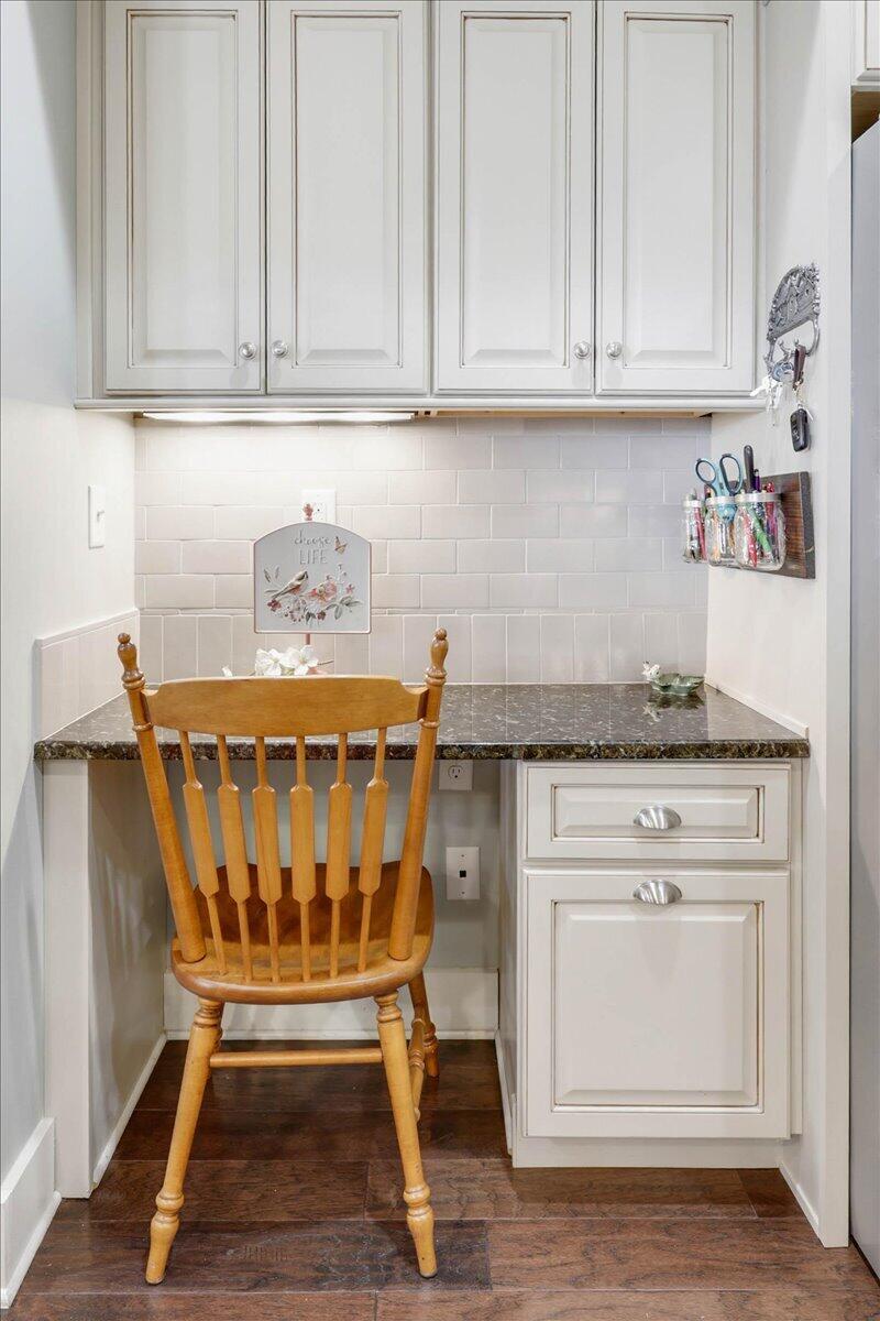 6201 Breezy Hollow Lane