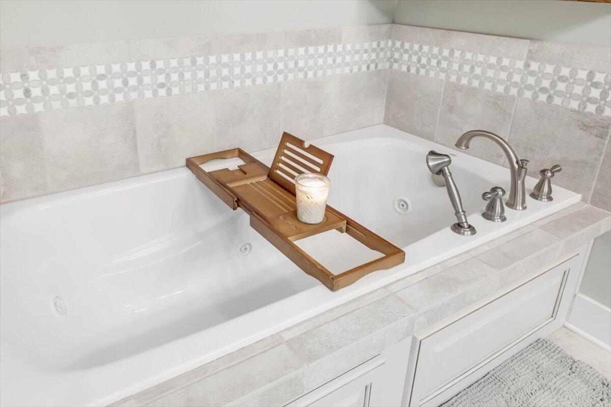 6201 Breezy Hollow Lane