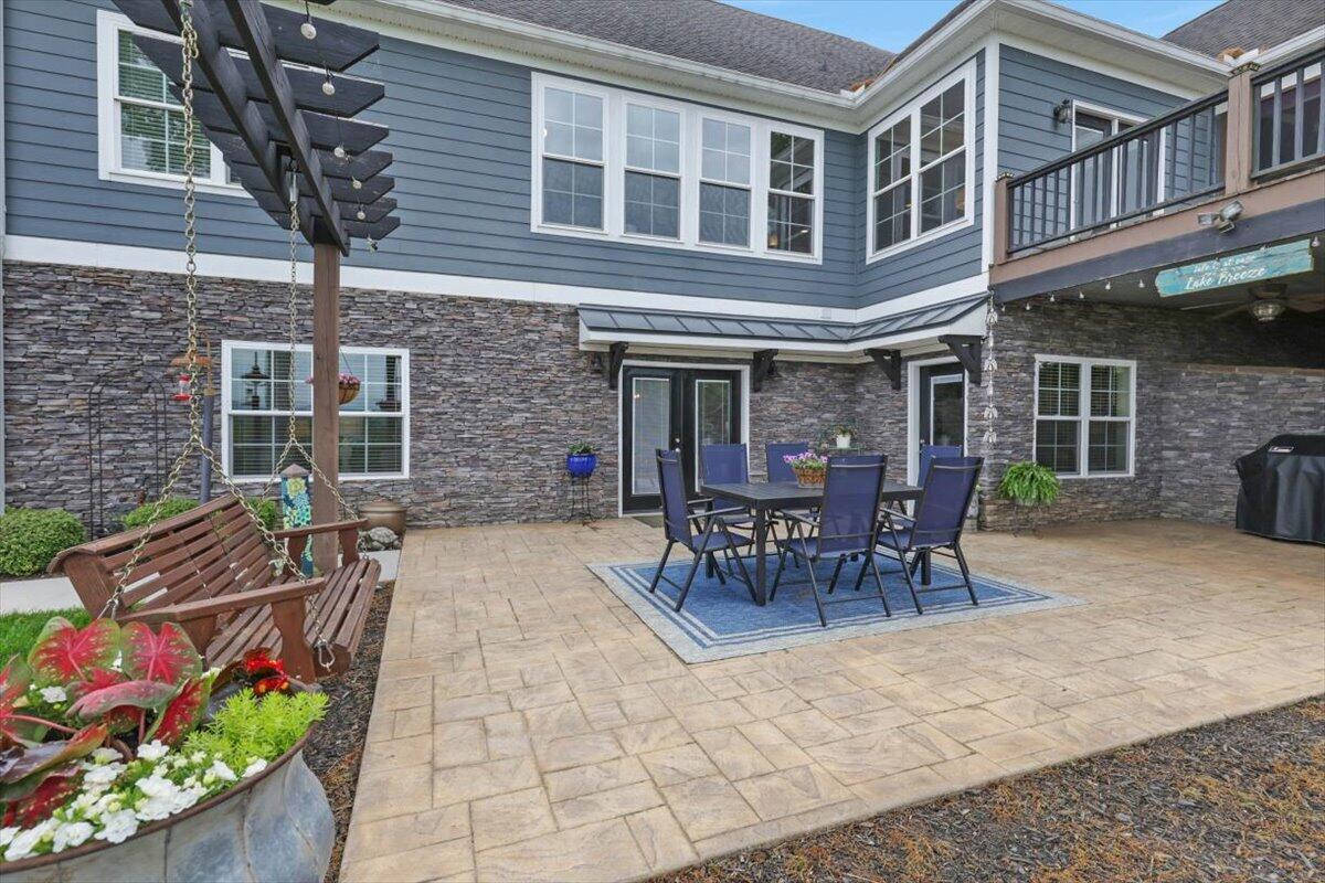 6201 Breezy Hollow Lane