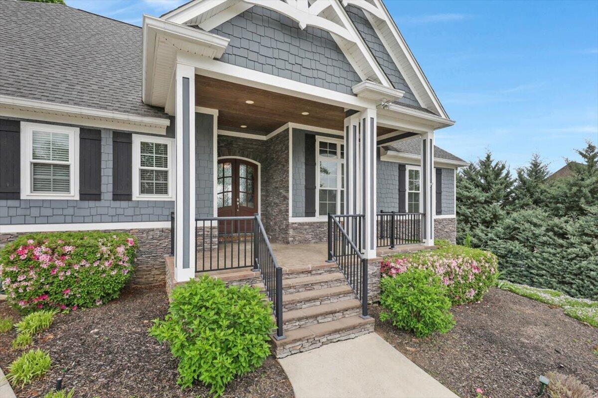 6201 Breezy Hollow Lane