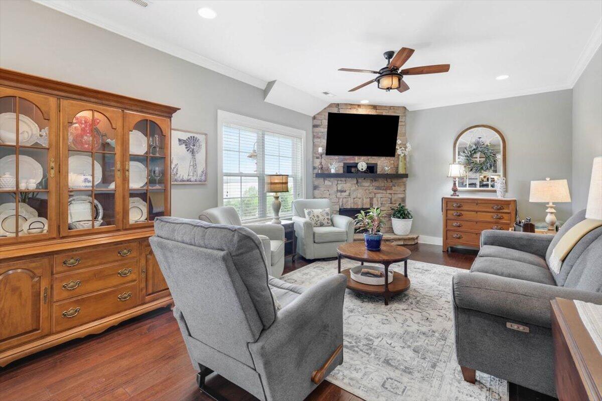 6201 Breezy Hollow Lane