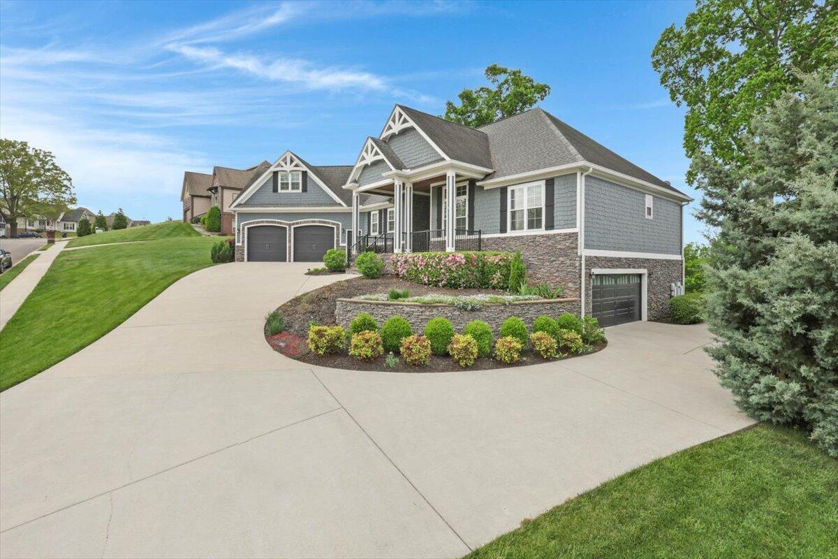 6201 Breezy Hollow Lane