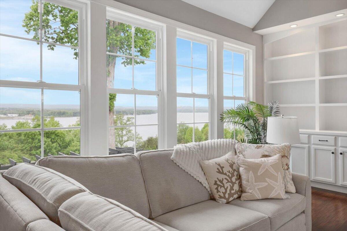 6201 Breezy Hollow Lane