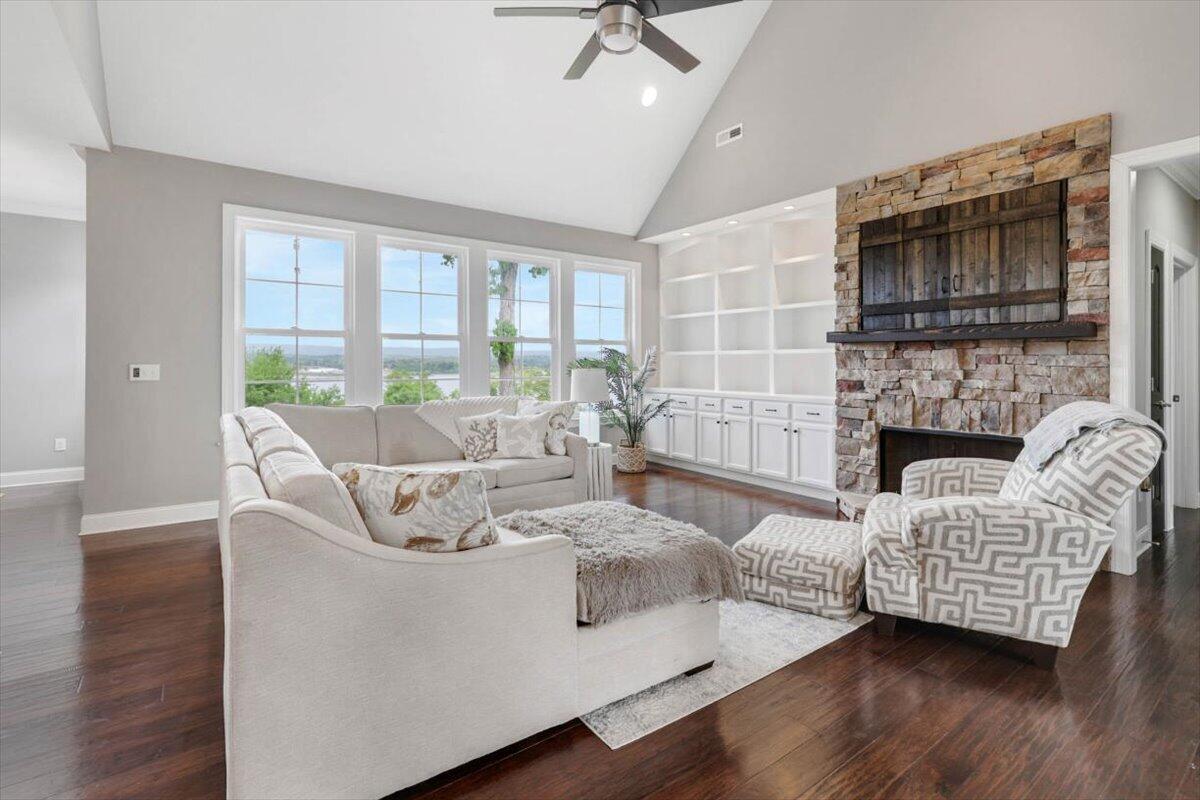 6201 Breezy Hollow Lane