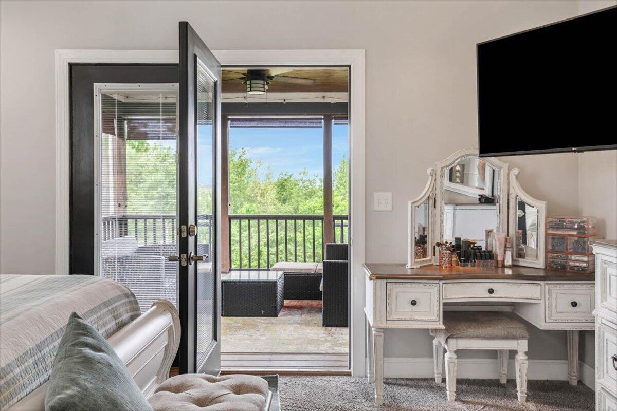 6201 Breezy Hollow Lane