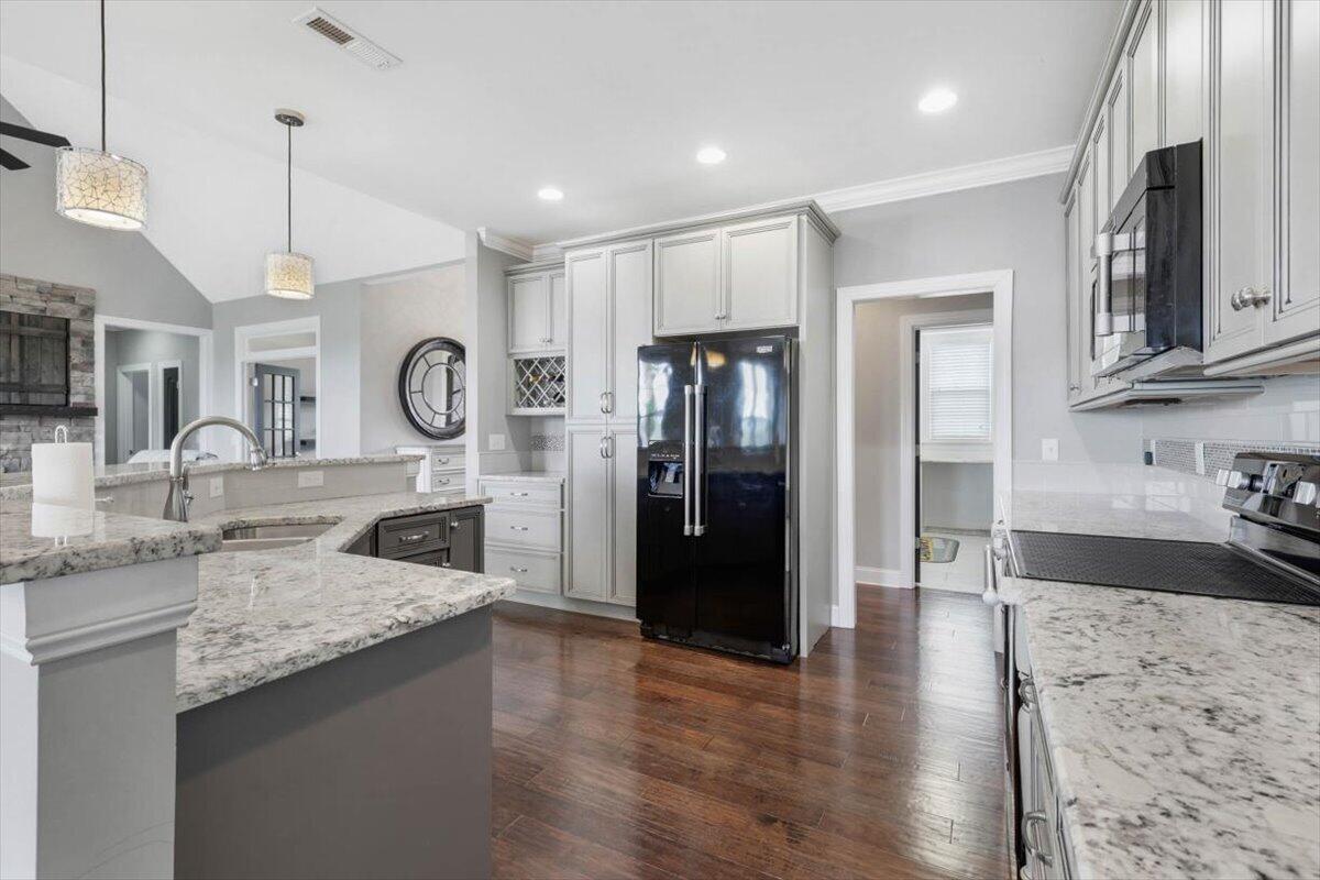 6201 Breezy Hollow Lane