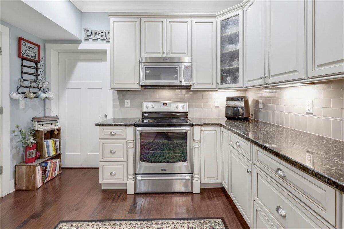 6201 Breezy Hollow Lane