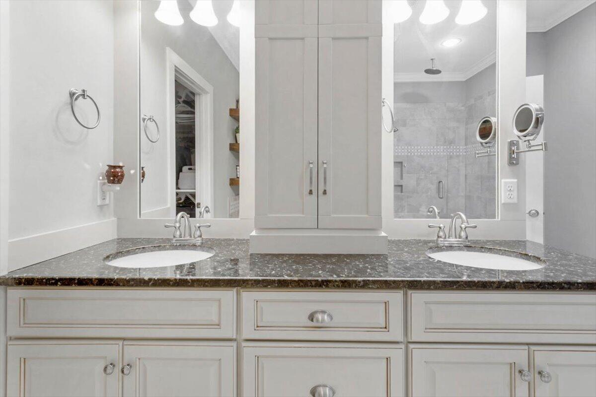 6201 Breezy Hollow Lane