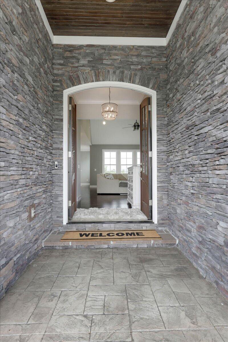 6201 Breezy Hollow Lane