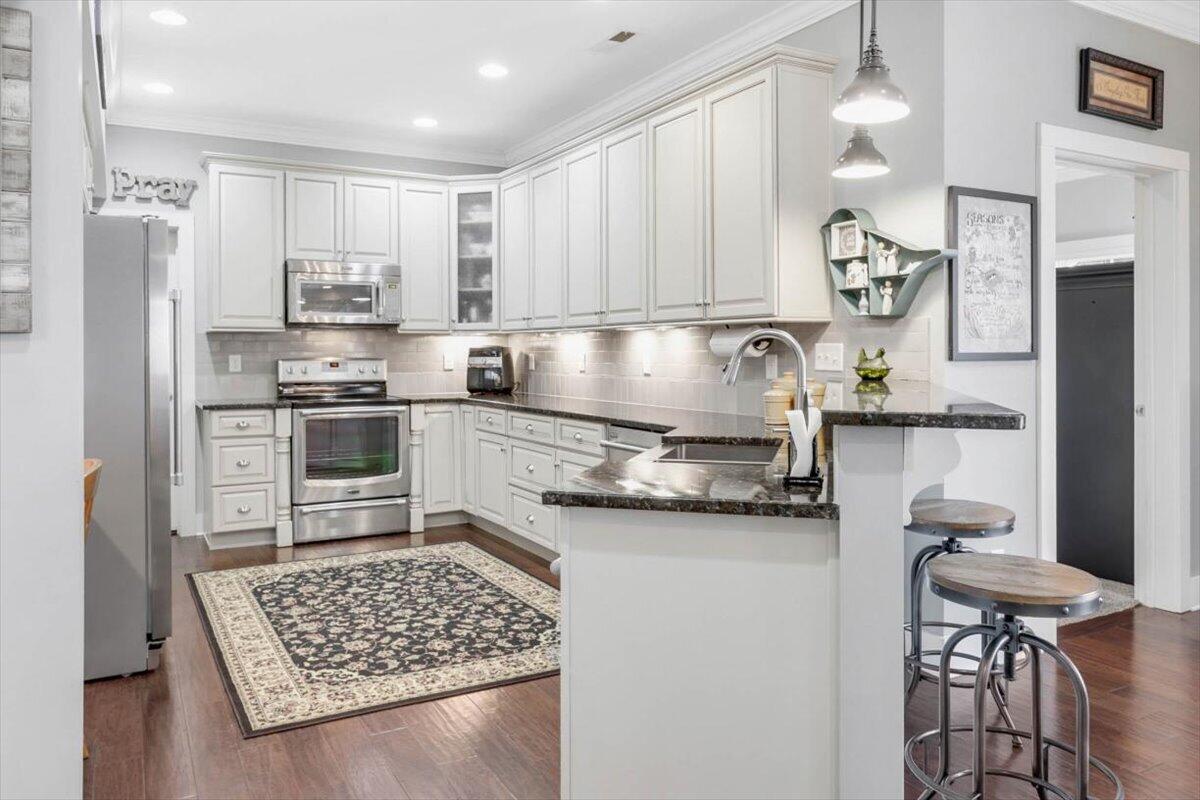 6201 Breezy Hollow Lane