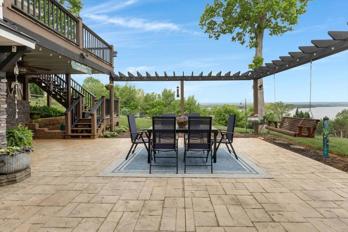 6201 Breezy Hollow Lane