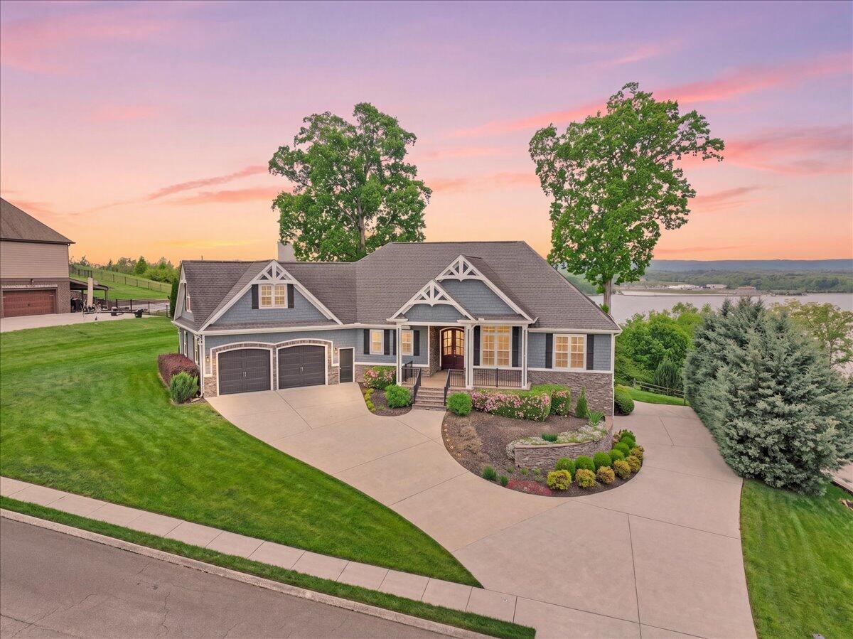 6201 Breezy Hollow Lane