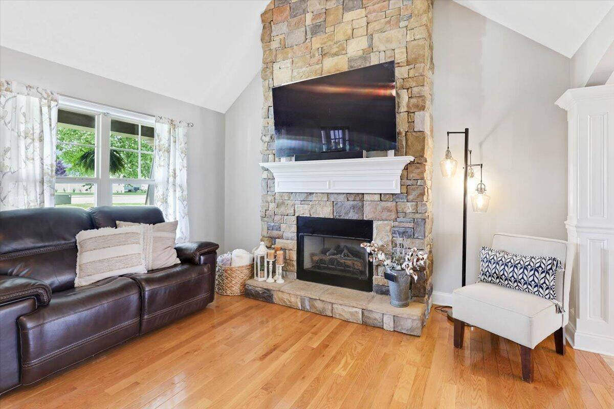 37 Bur Oak Drive