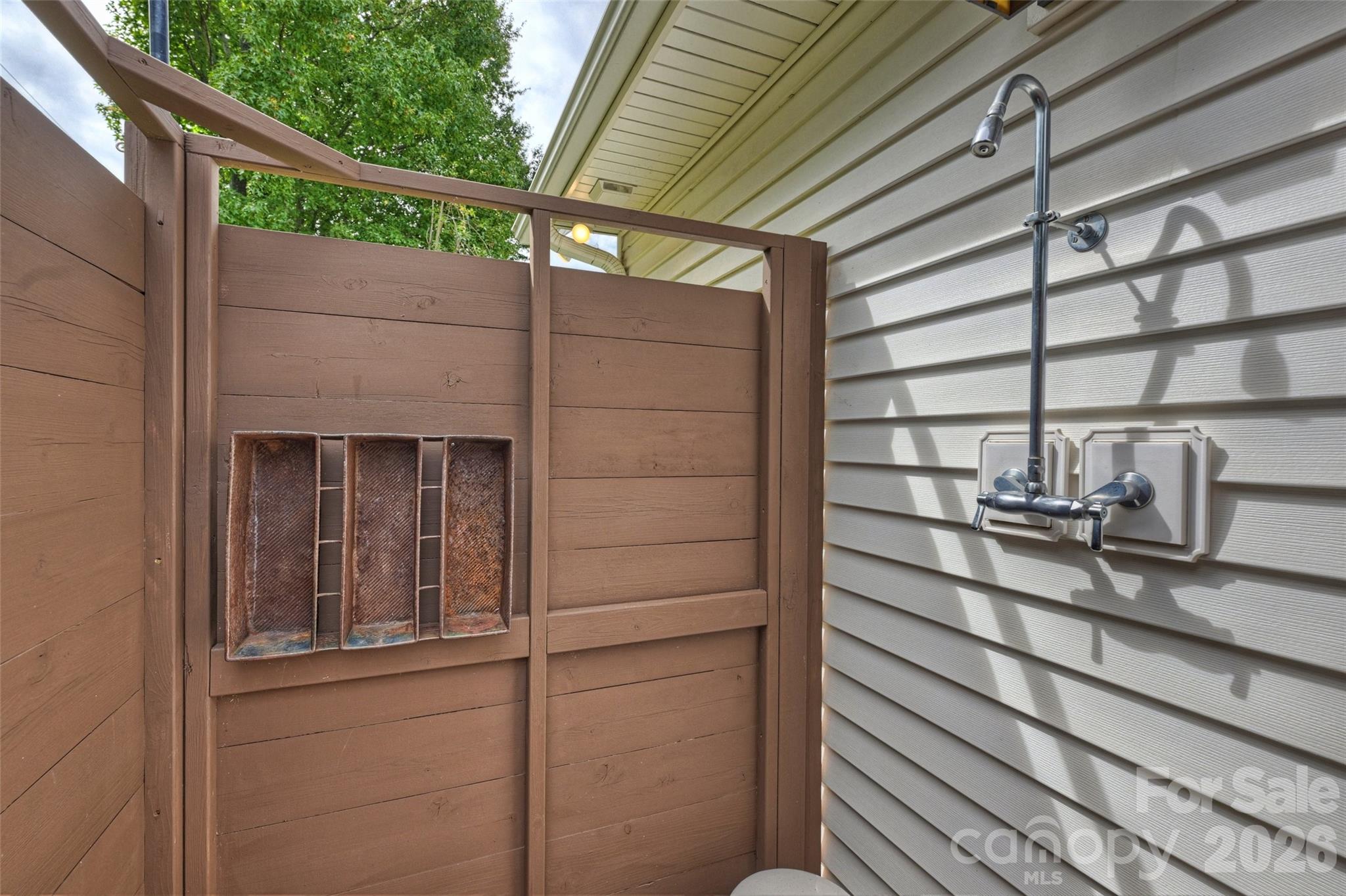 21228 Lakeview Circle