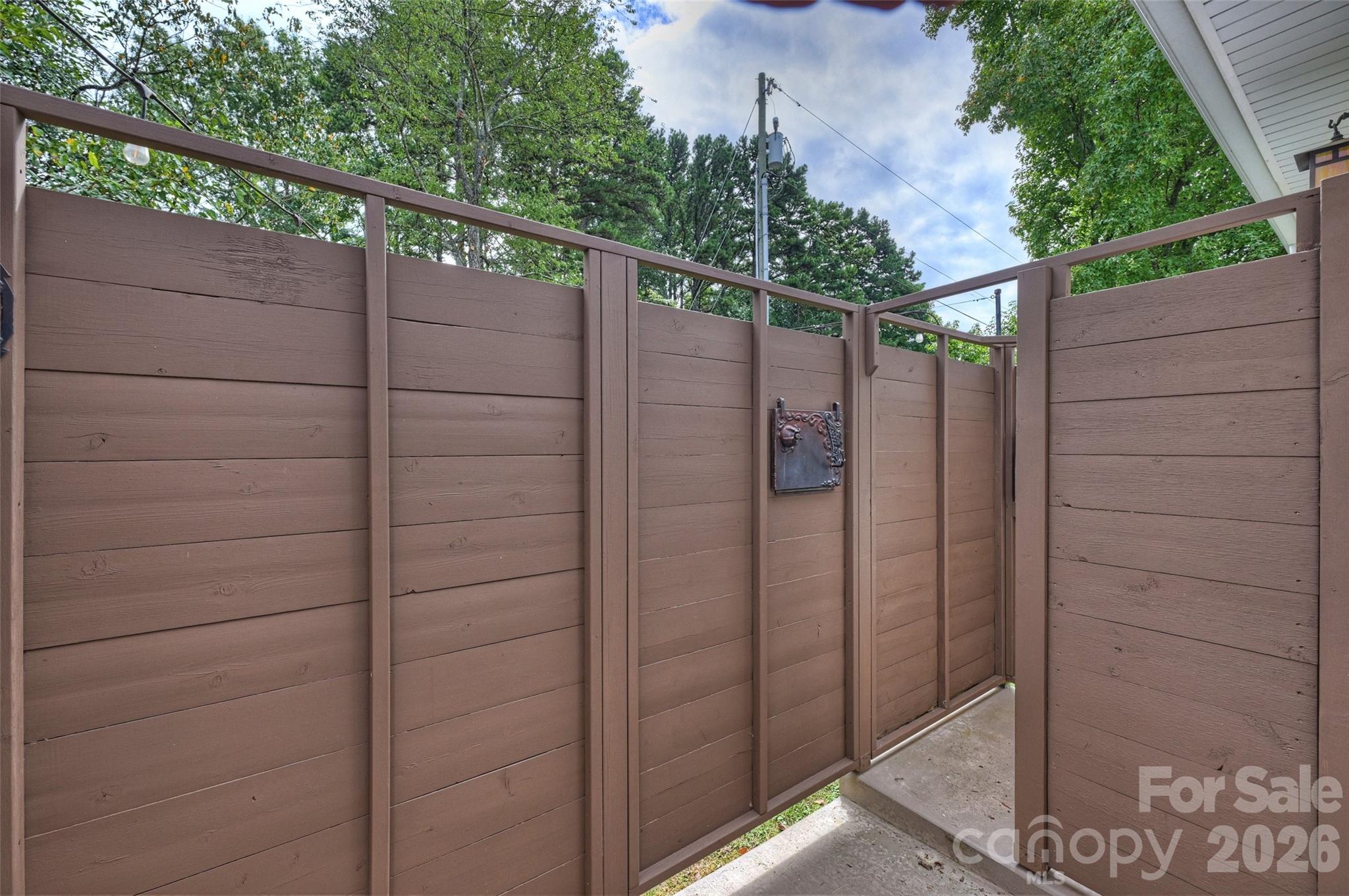 21228 Lakeview Circle