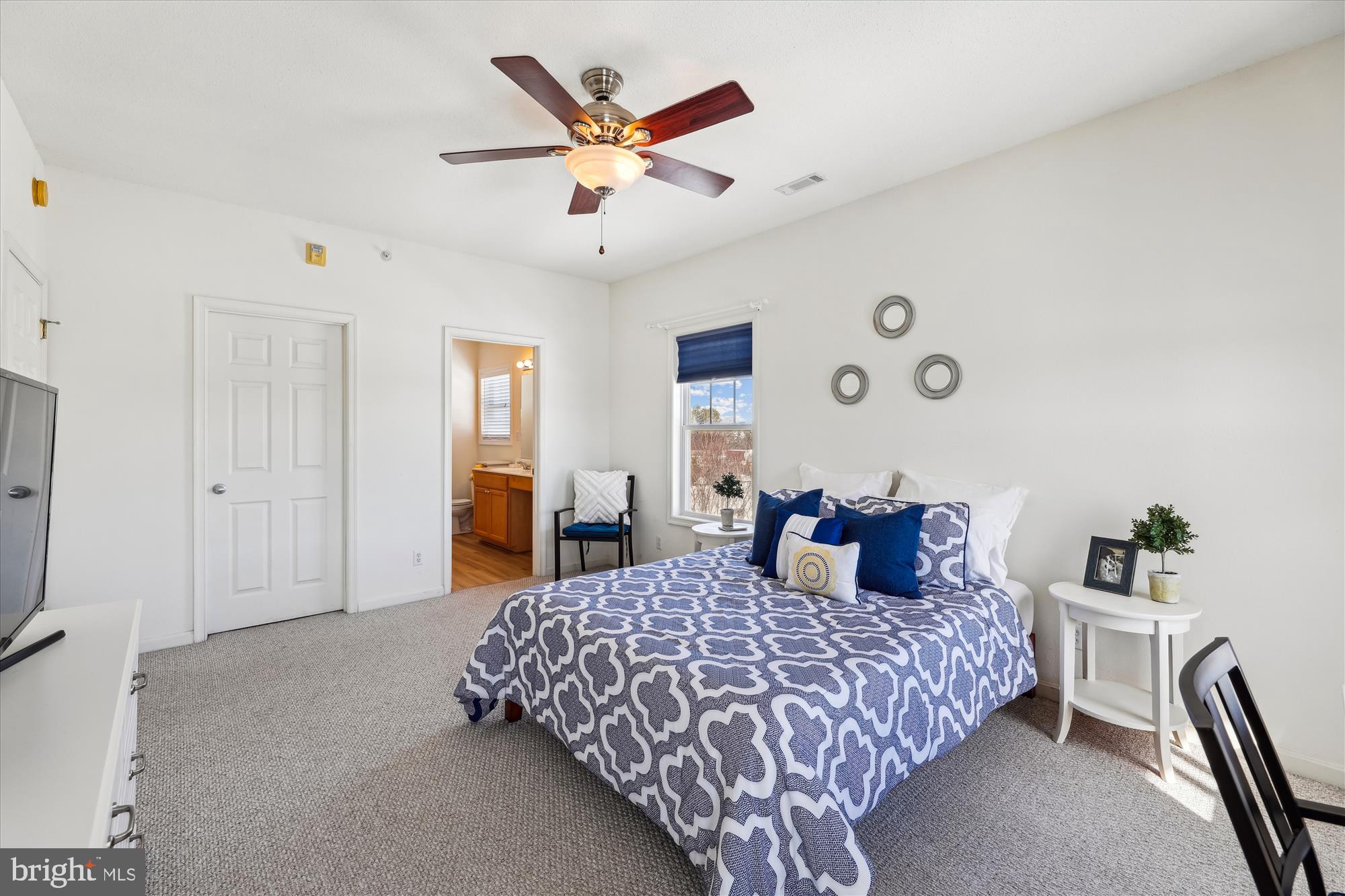 33130 N VILLAGE LOOP 3-301