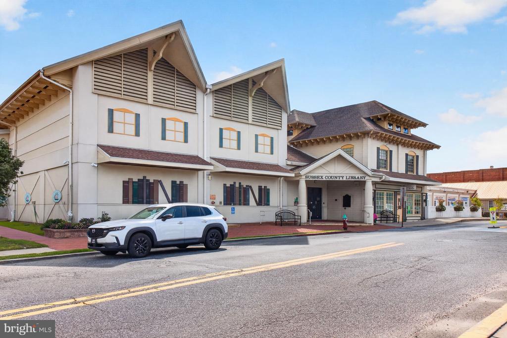 128 W SHORE DRIVE