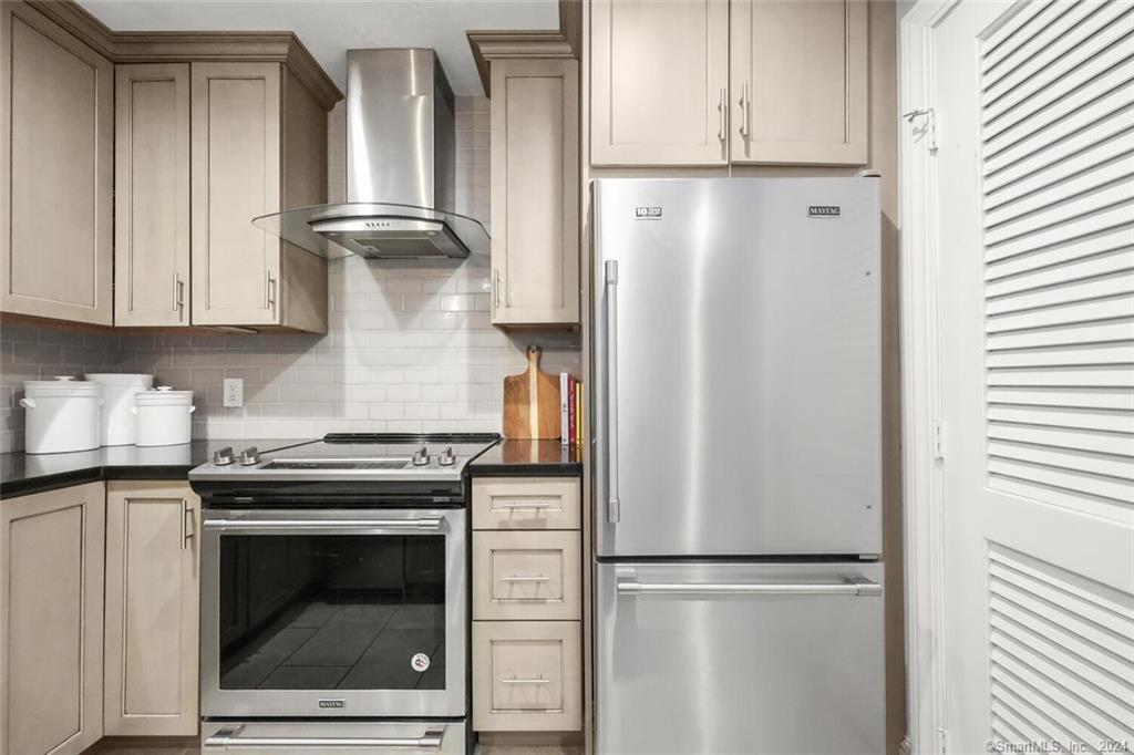 83 Washington Street 2F