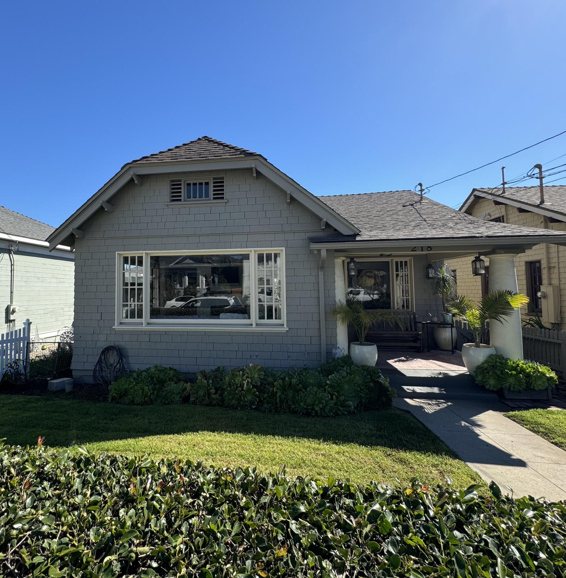 218 E Victoria Street