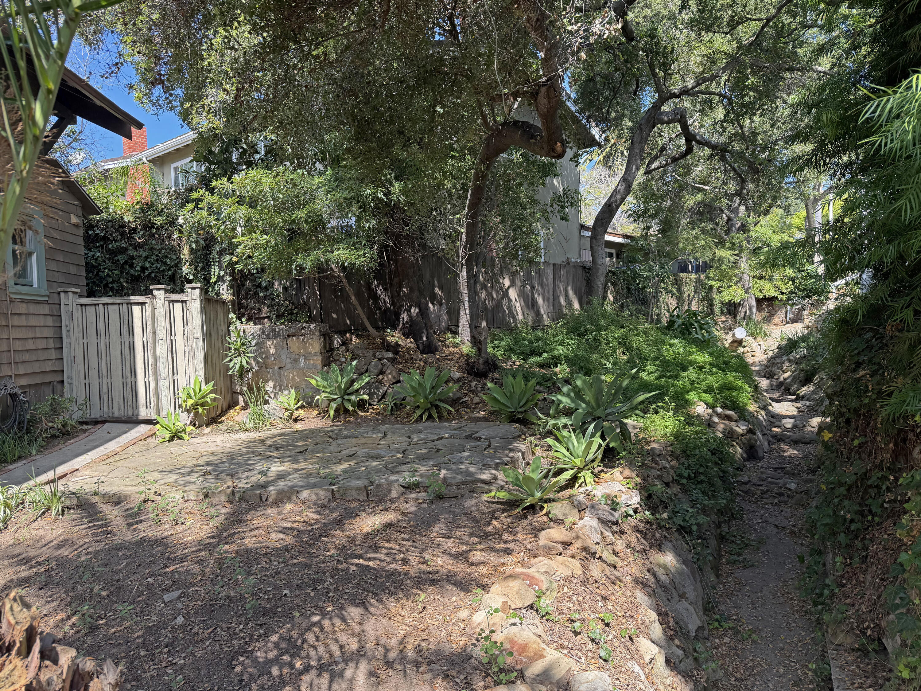 411 E Islay Street