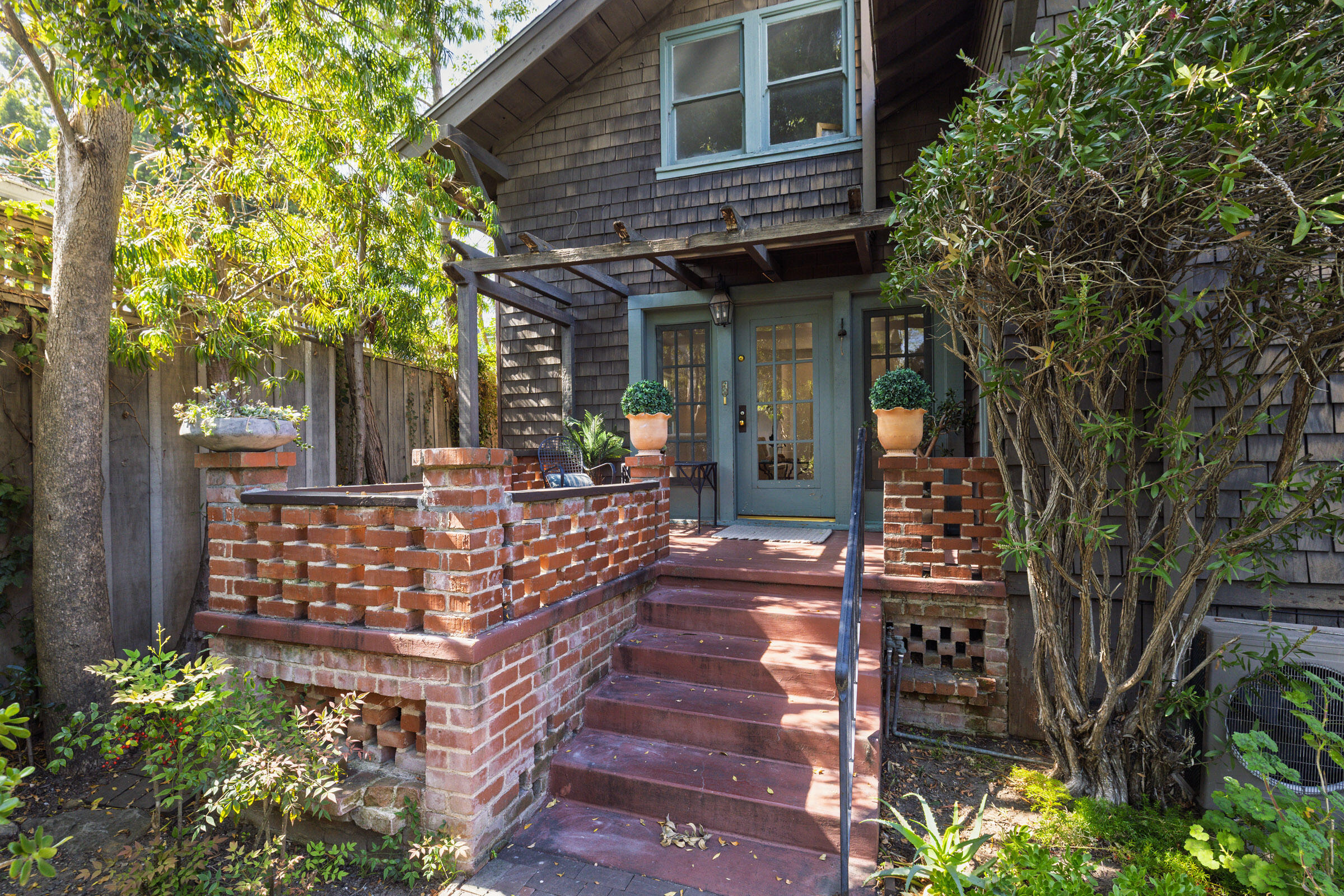 411 E Islay Street