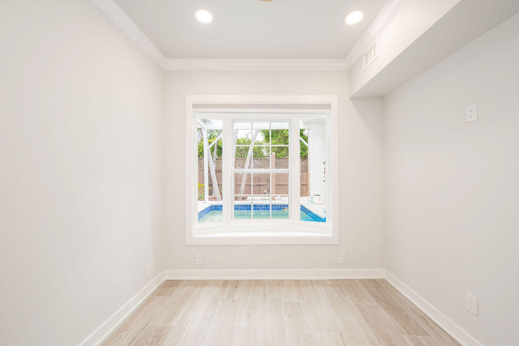 1125 Margaret Street 2