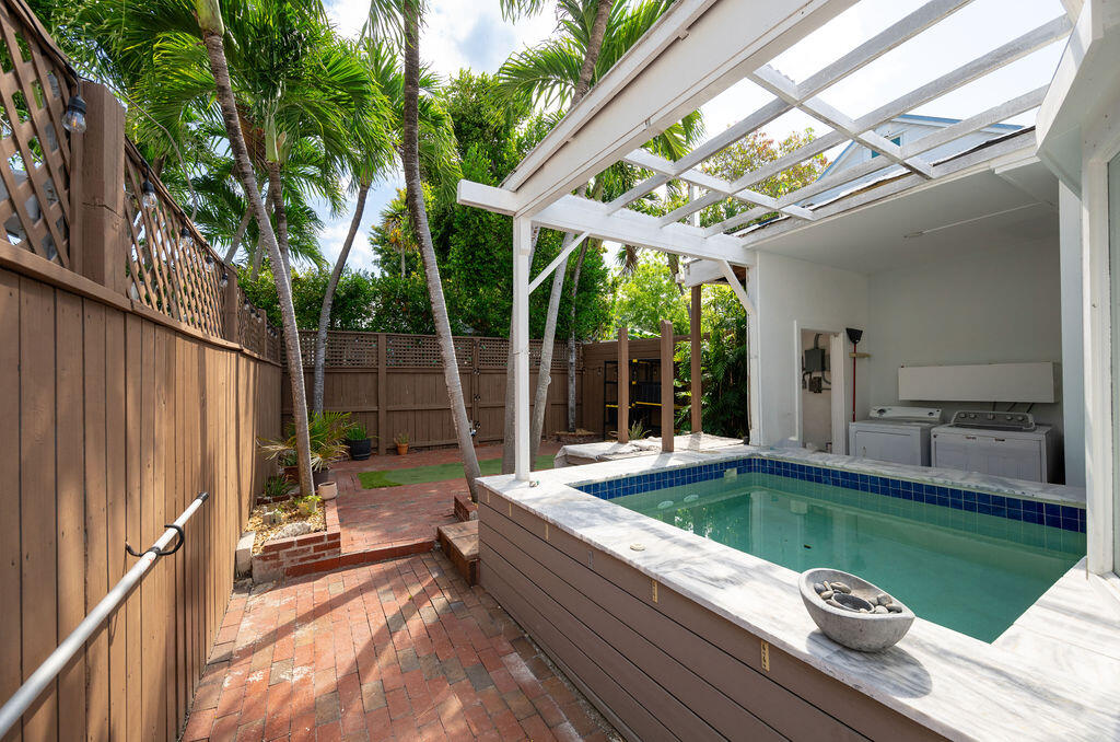 1125 Margaret Street 2