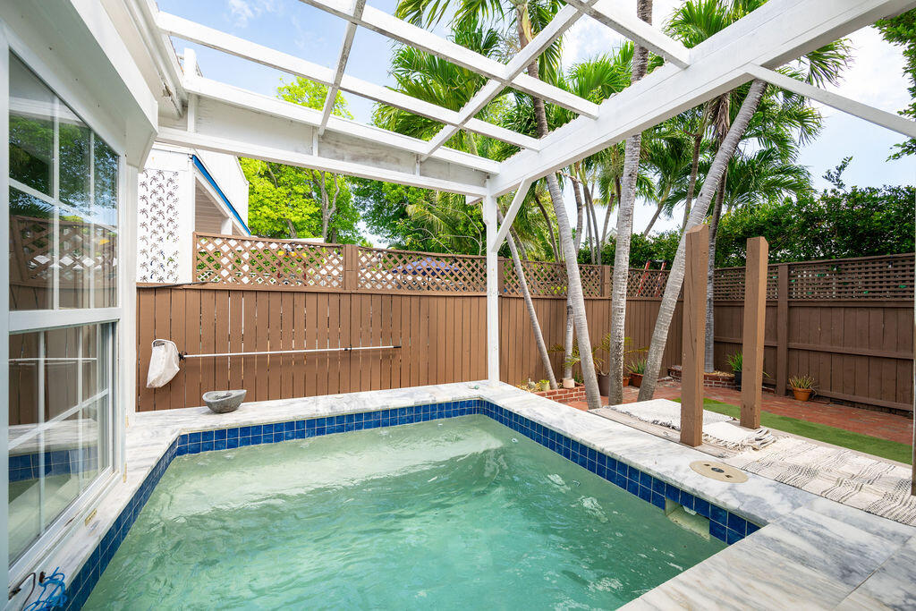 1125 Margaret Street 2