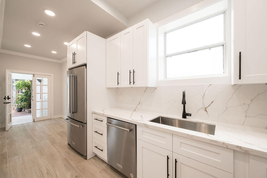 1125 Margaret Street 2