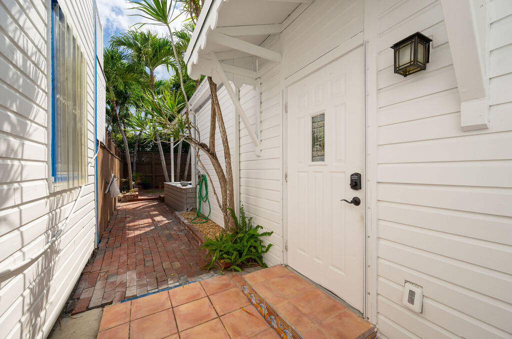 1125 Margaret Street 2