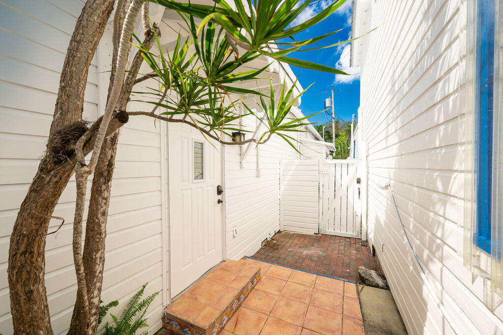 1125 Margaret Street 2