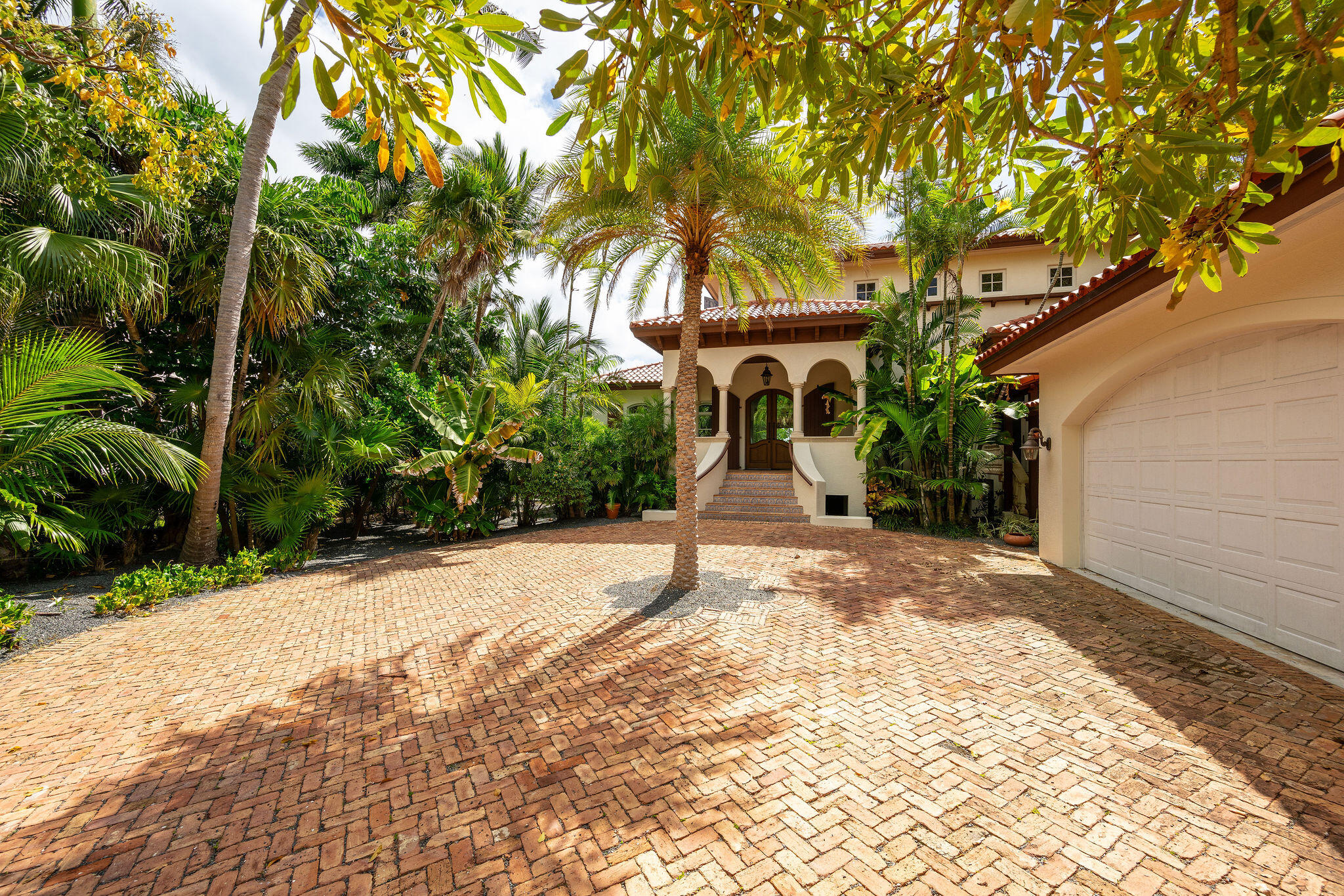37 Cannon Royal Drive