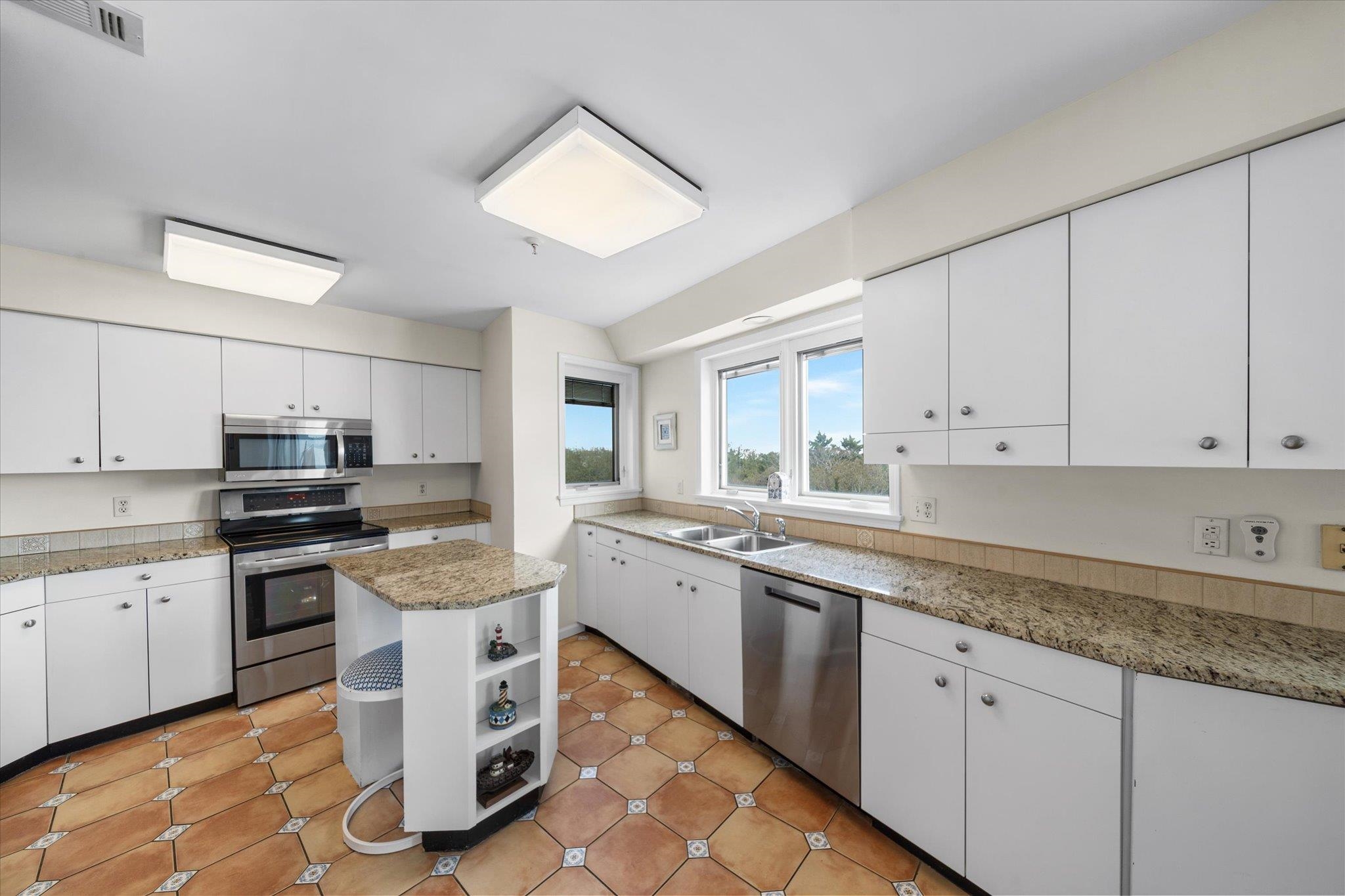 9400 Roberts Avenue Unit: 306