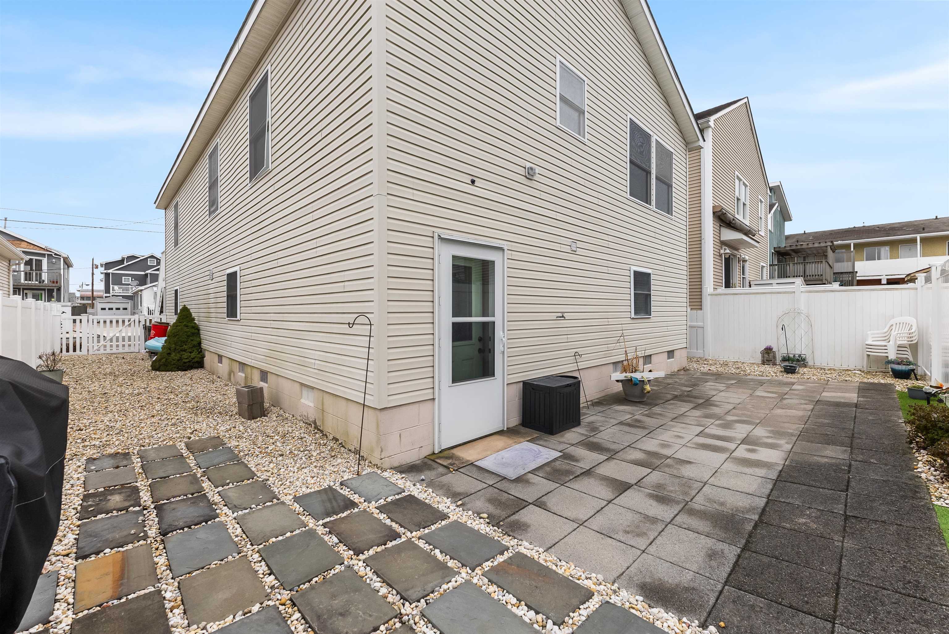 106 W Syracuse Avenue