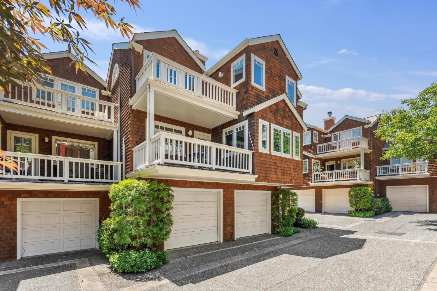 249 E Blithedale Ave