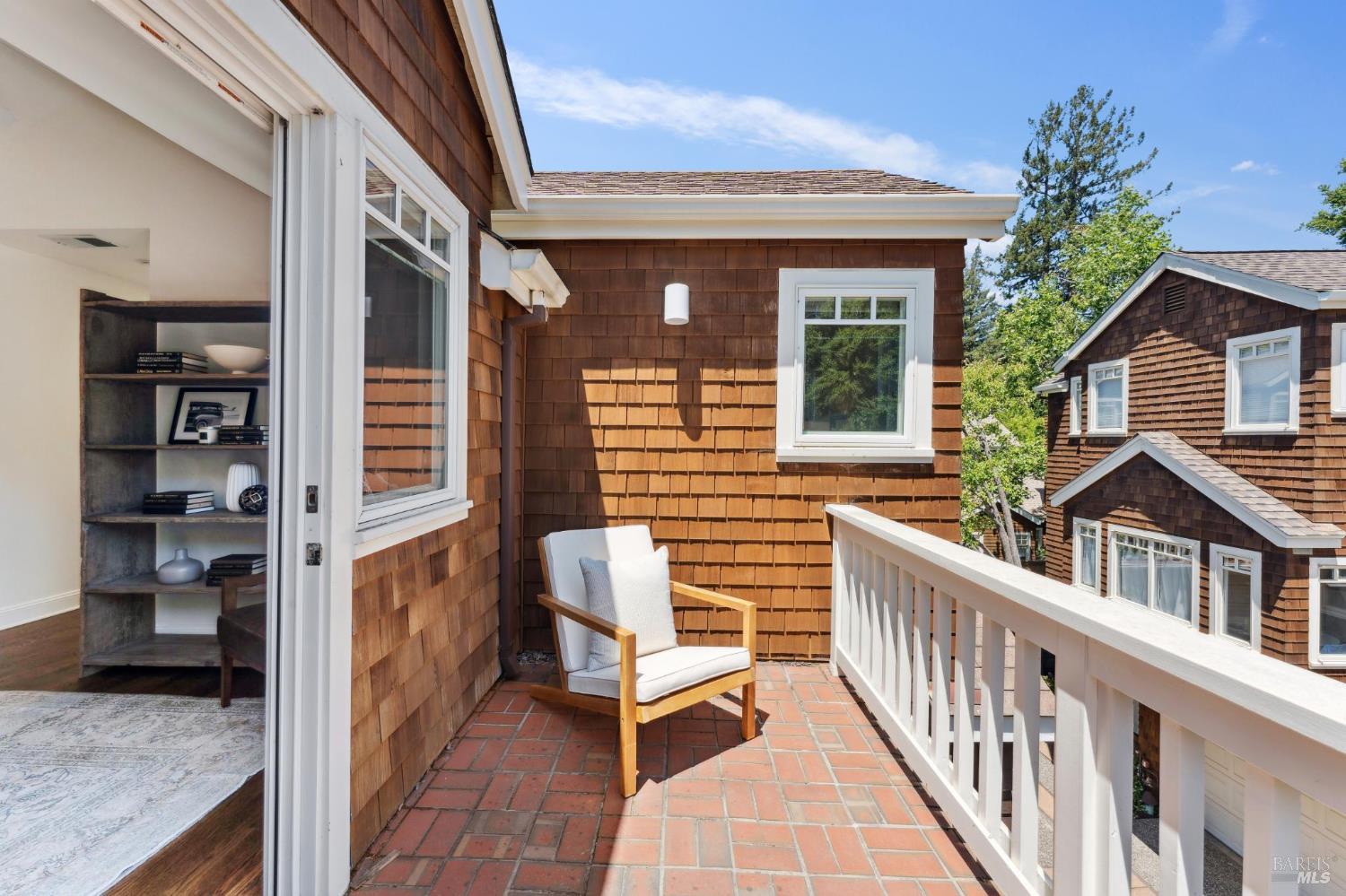 249 E Blithedale Ave