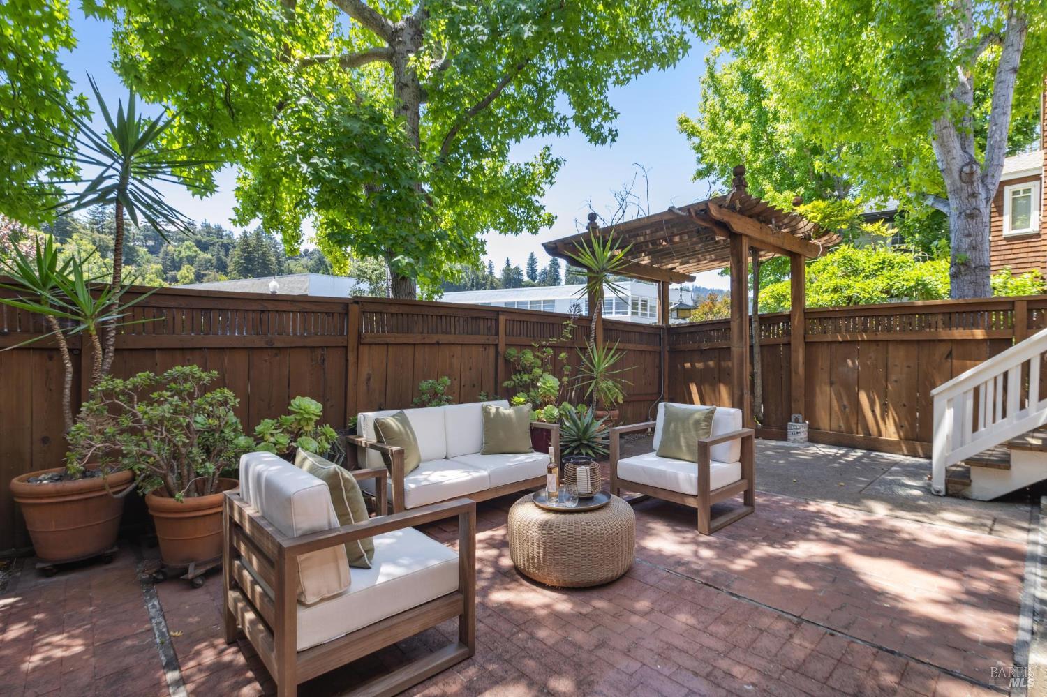 249 E Blithedale Ave