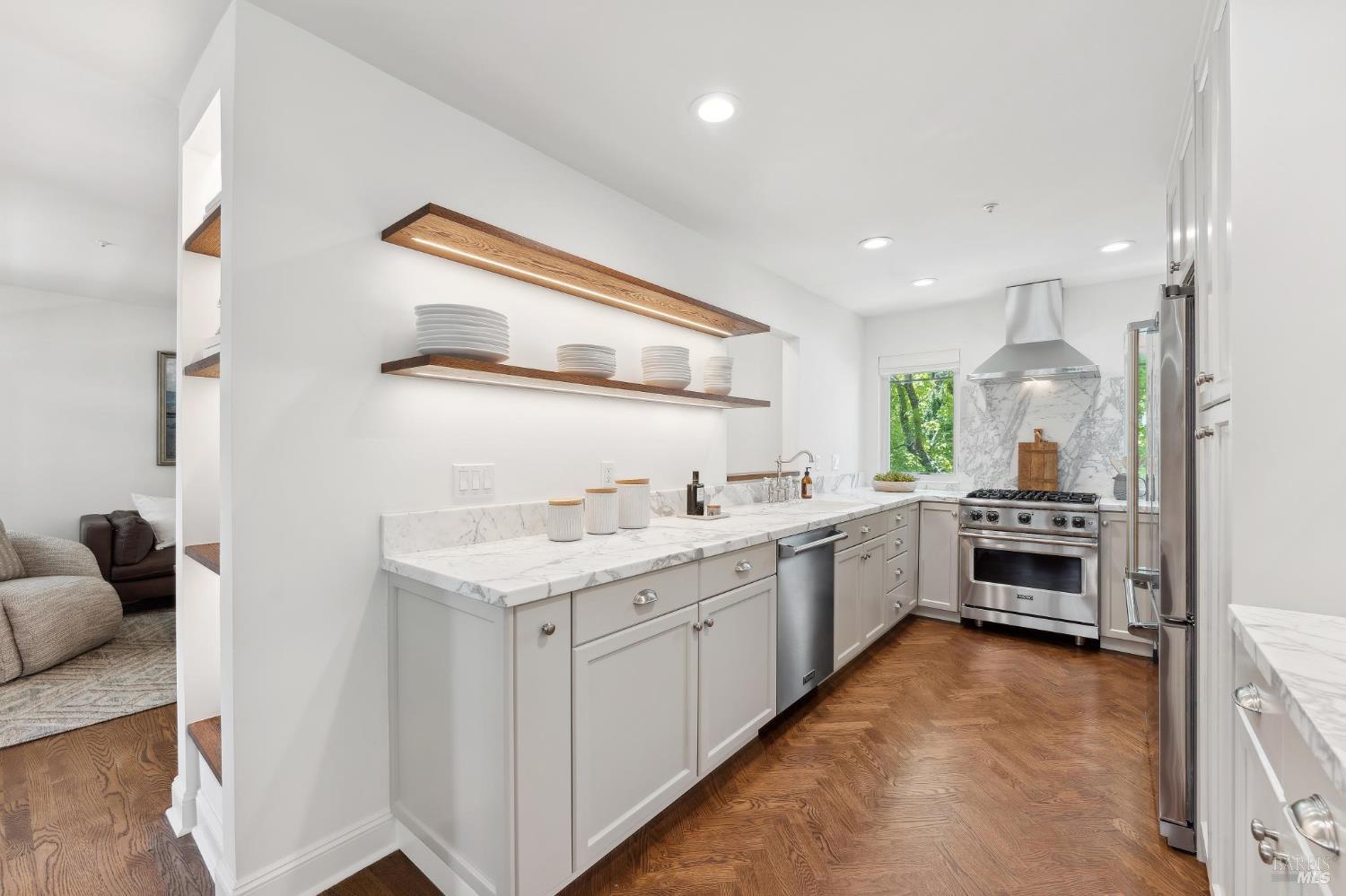 249 E Blithedale Ave