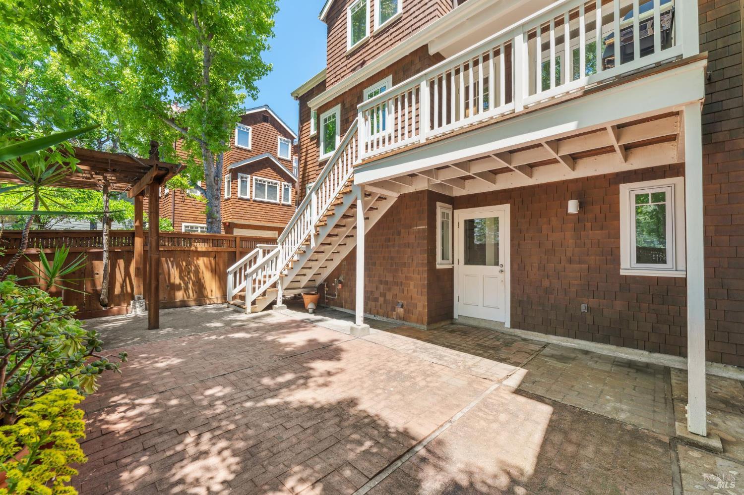 249 E Blithedale Ave