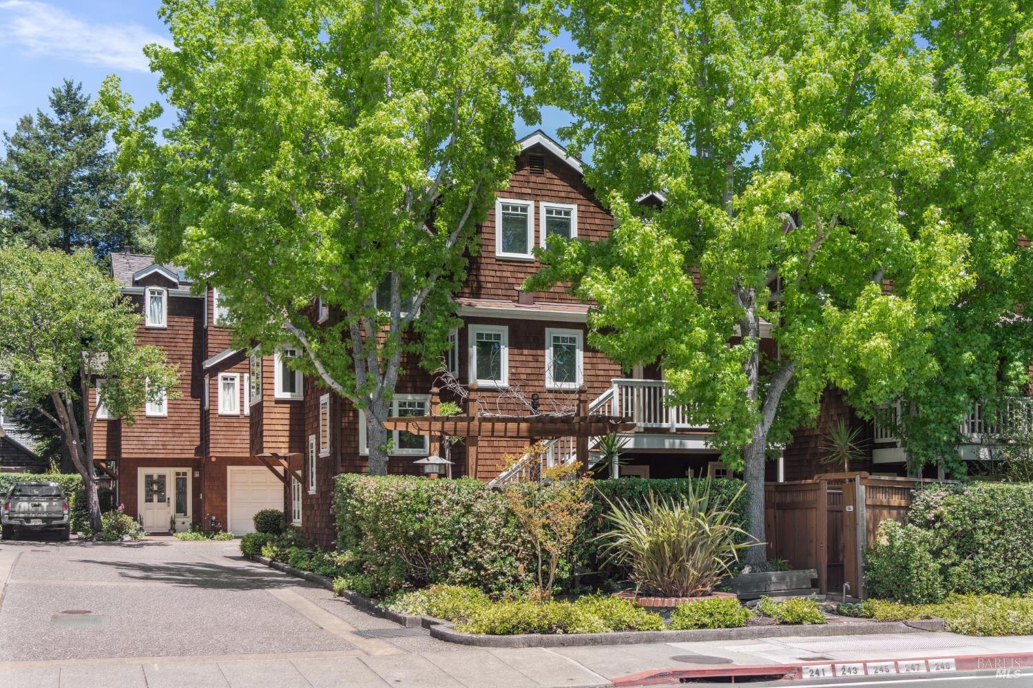 249 E Blithedale Ave