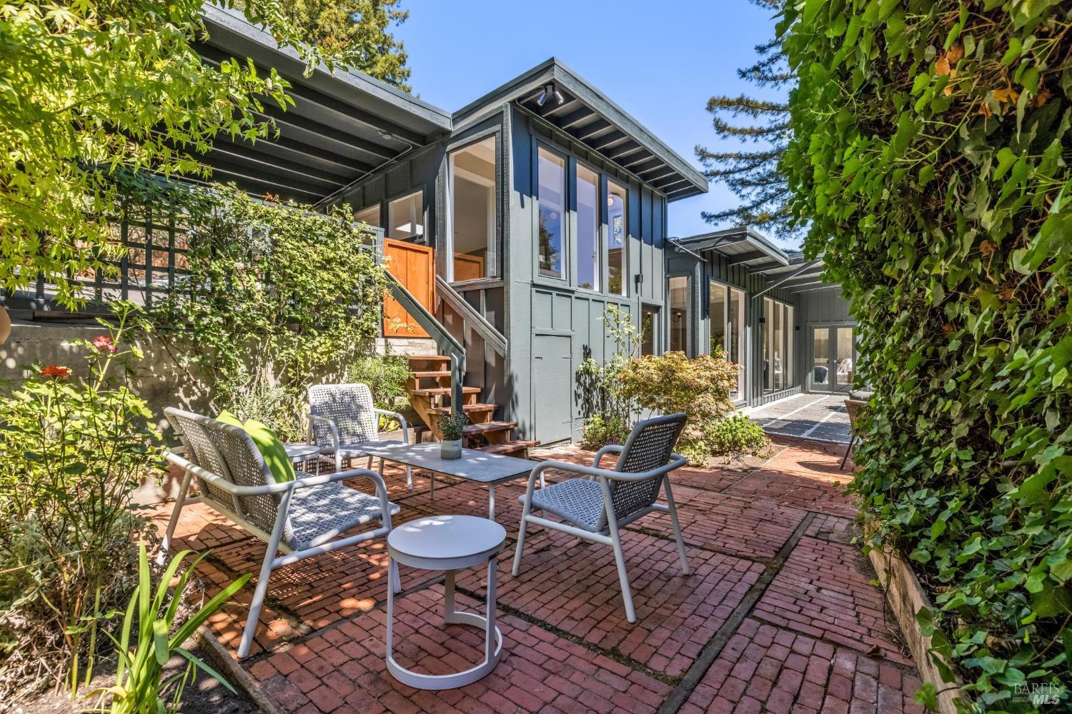 29 Portola Ln