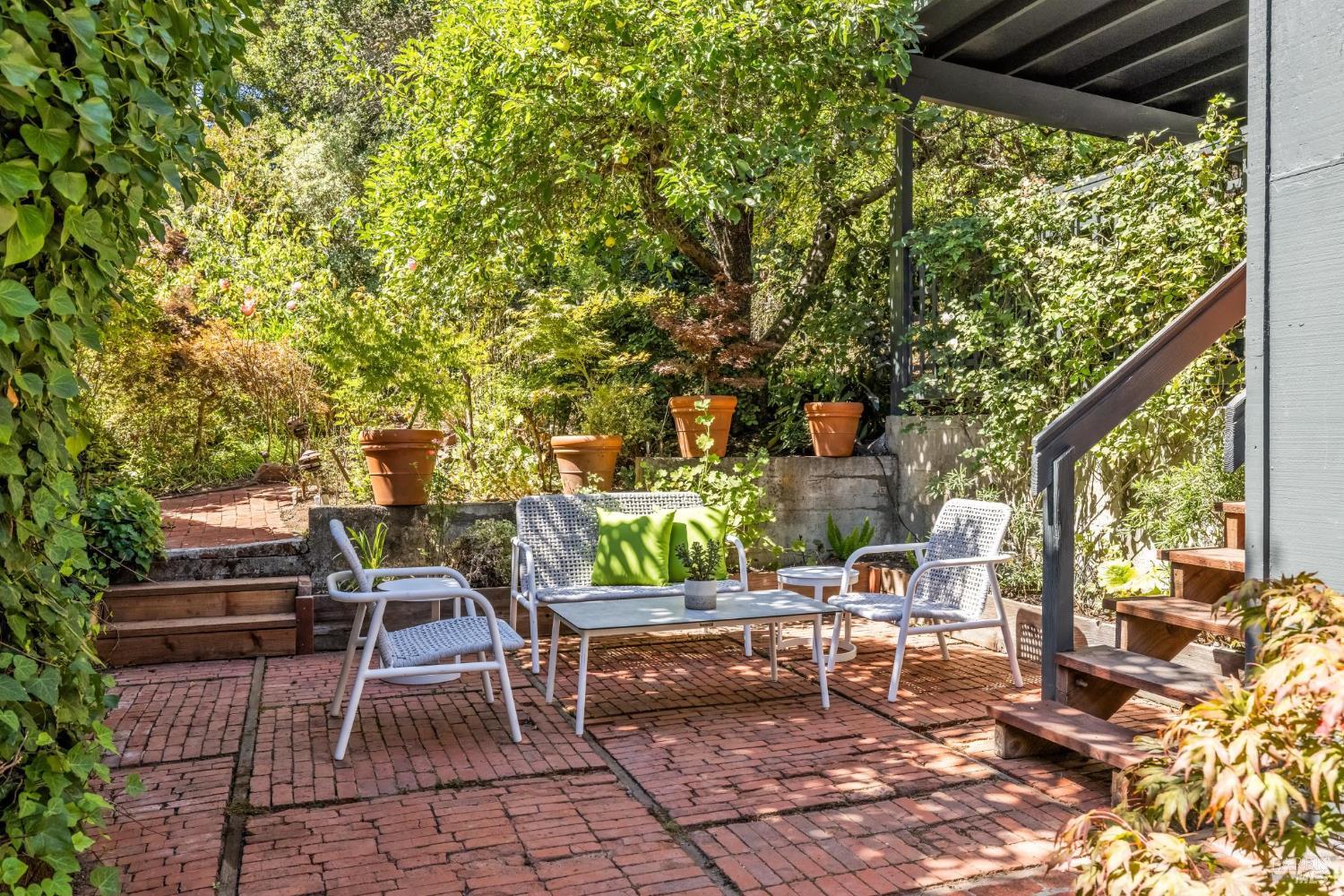 29 Portola Ln