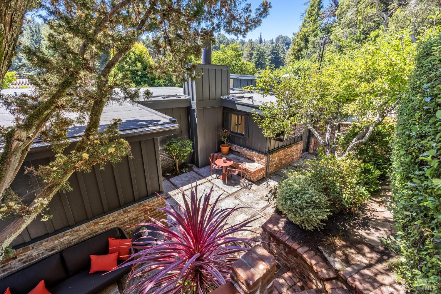 29 Portola Ln