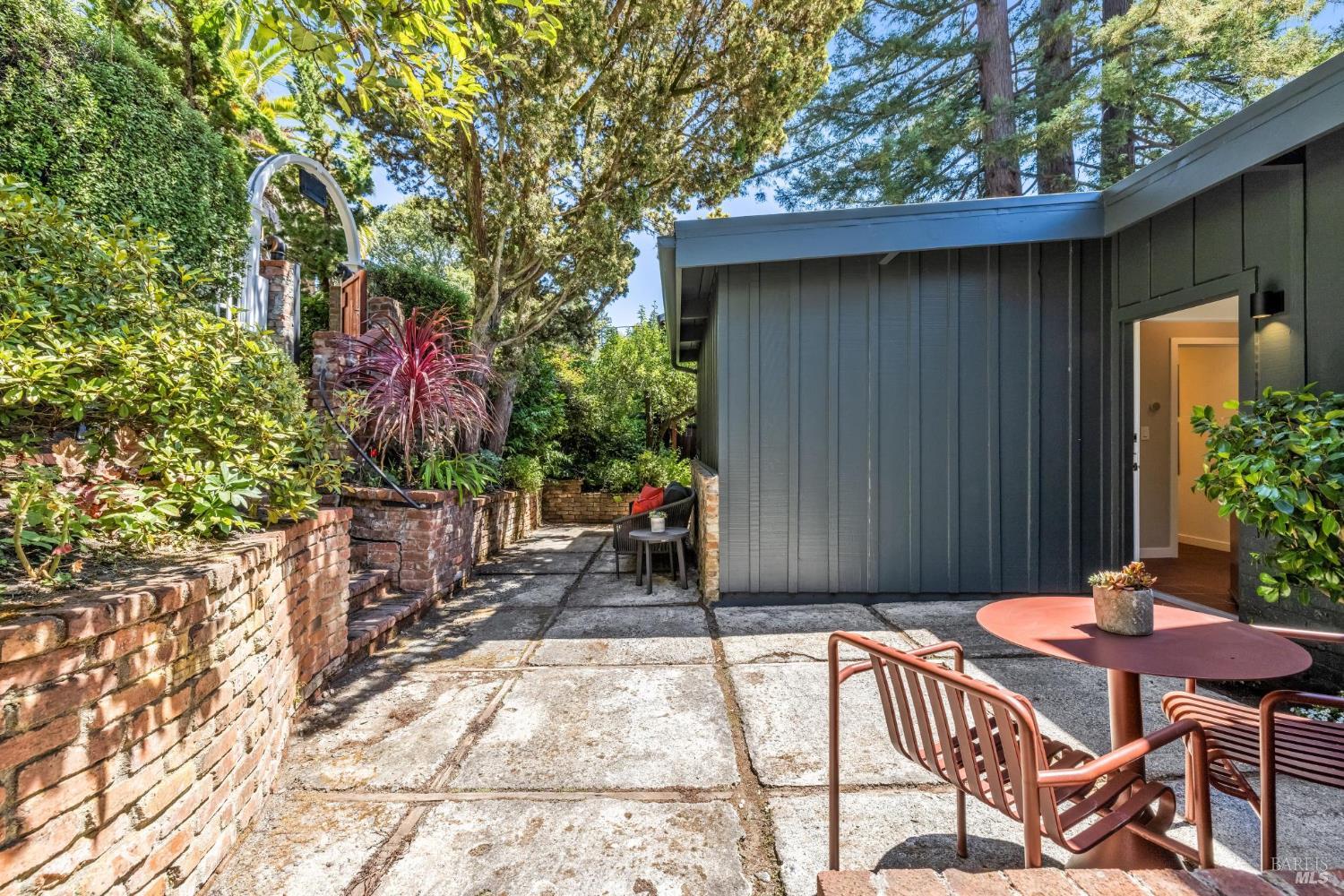 29 Portola Ln