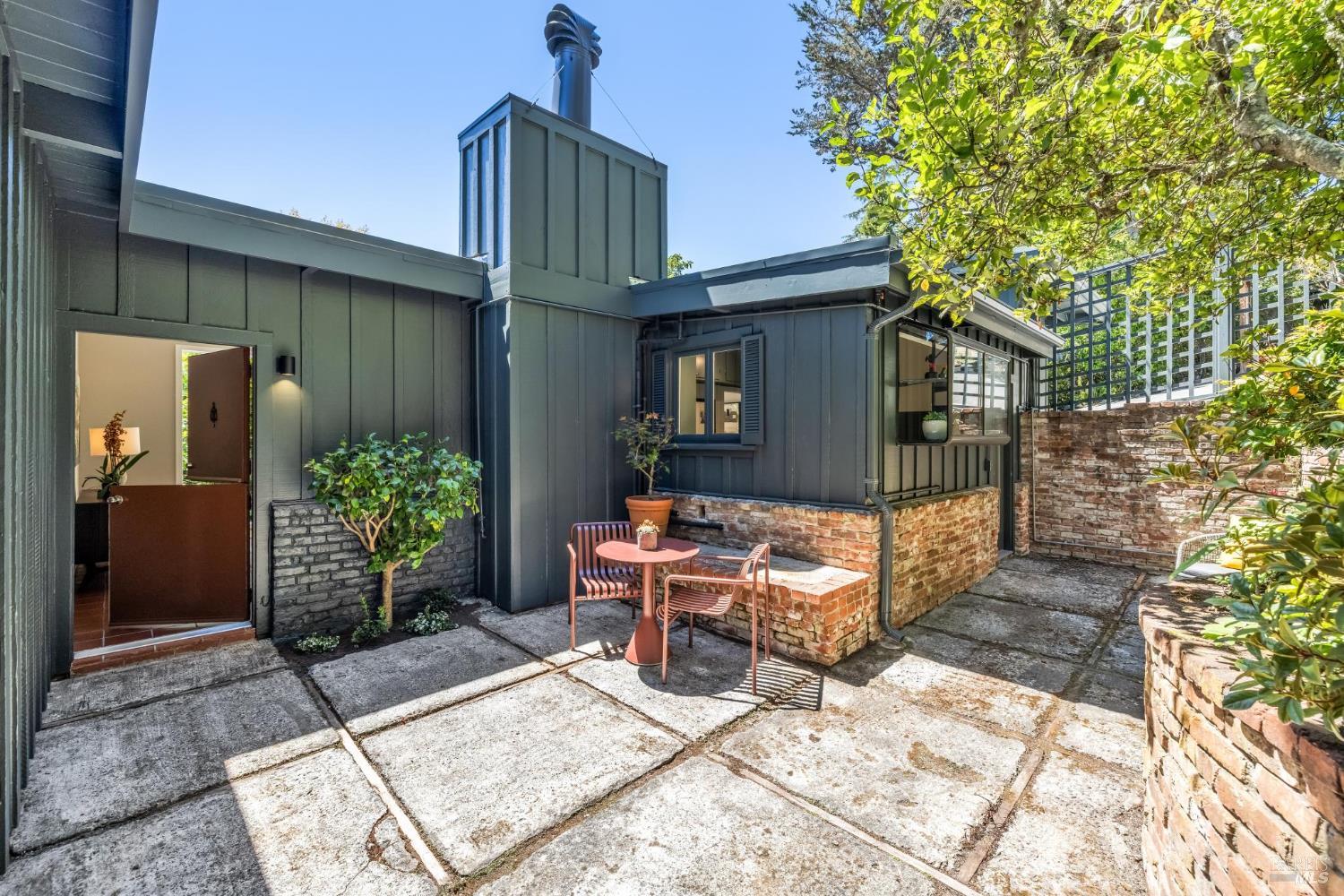 29 Portola Ln