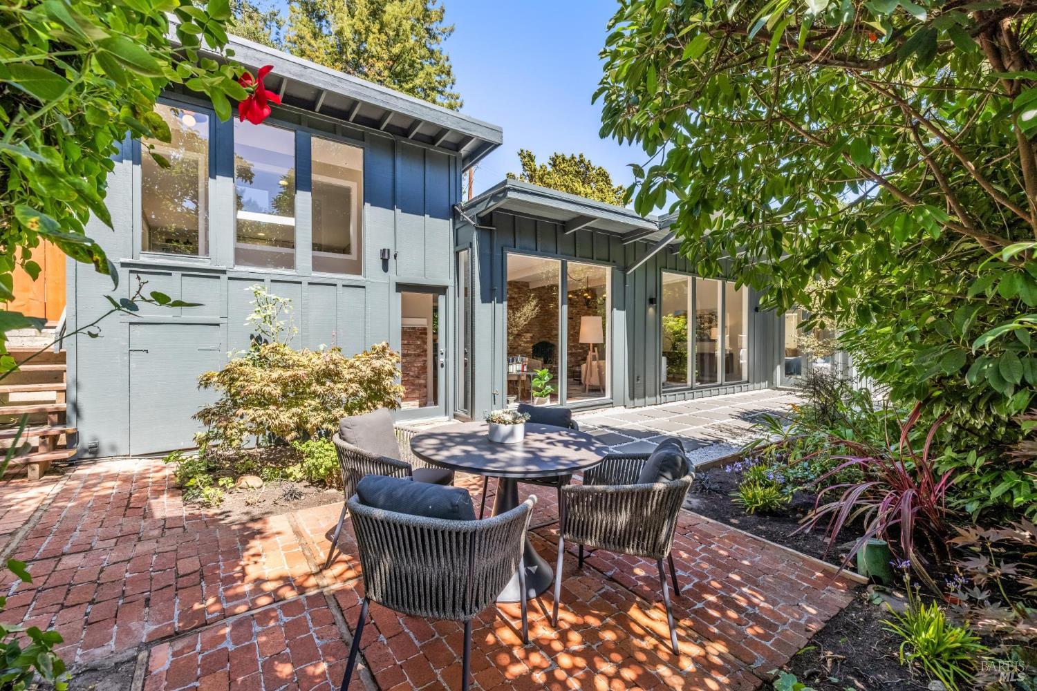 29 Portola Ln