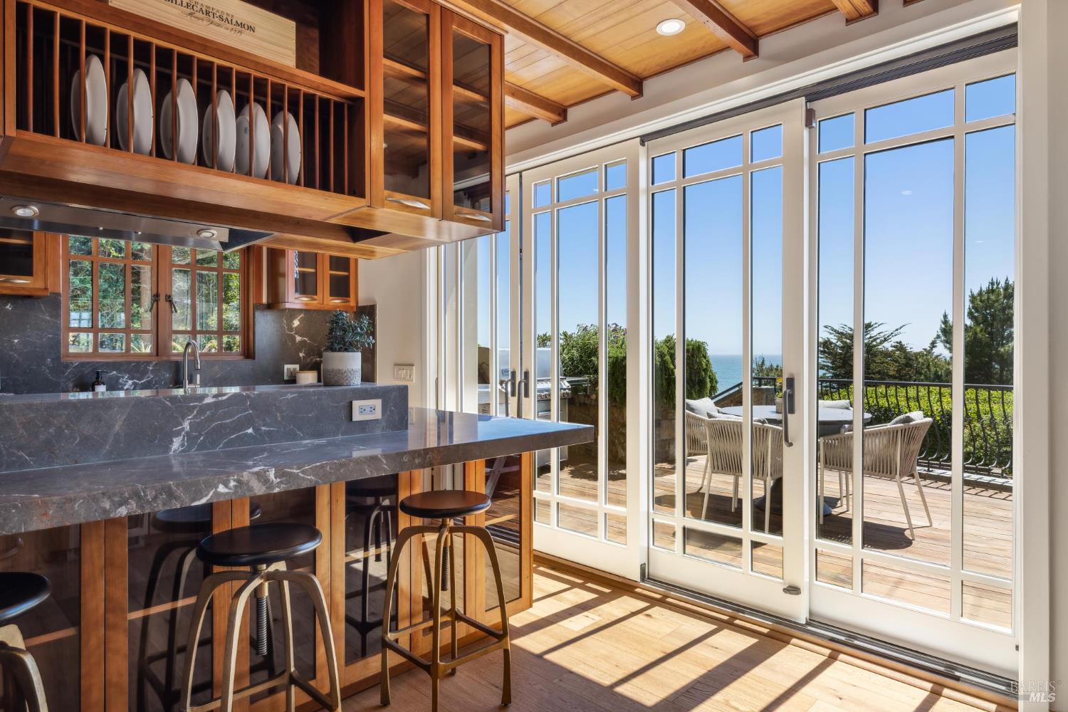 3275 Shoreline Highway